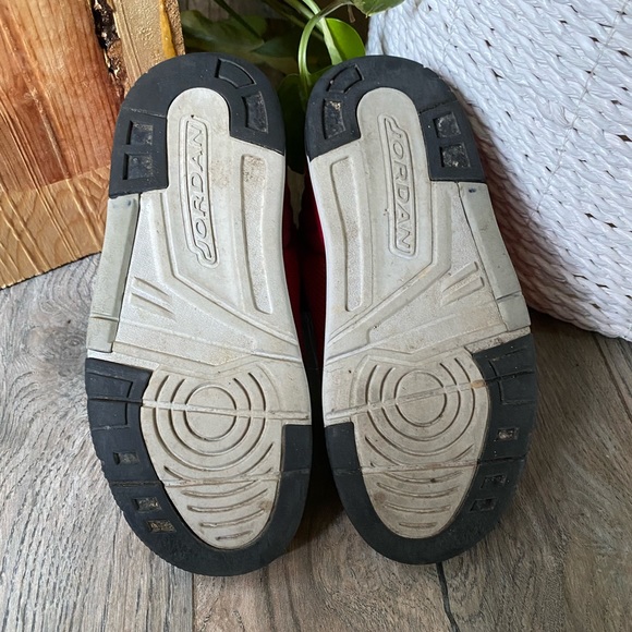 Youth Jordan’s size 11 - Picture 4 of 5